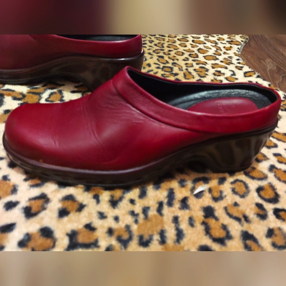 Dansko Burgundy Leather Mules Open Back Heel Clogs EU 40 US 10 Slip On Shoes